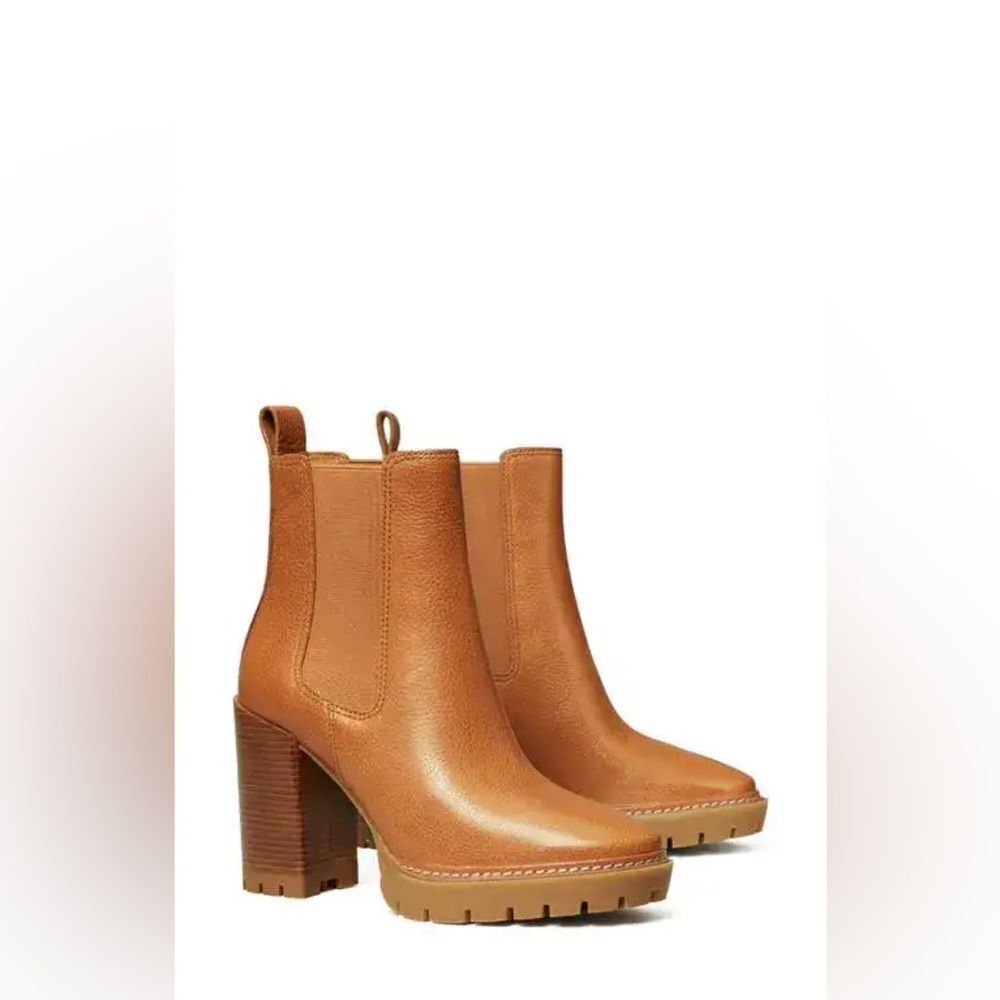 Tory Burch Leather Heeled CARSON LUG SOLE ANKLE BOOTS in
Toasted Caramel